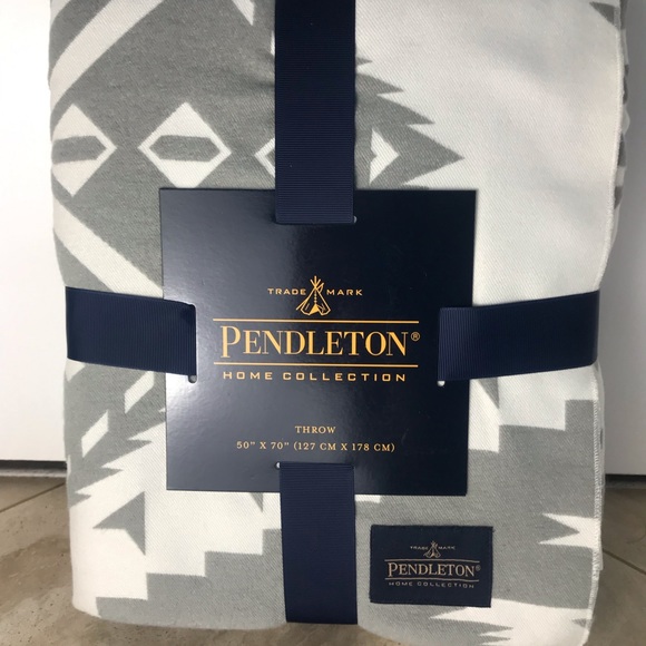 Pendleton Throw Blanket - Picture 5 of 6